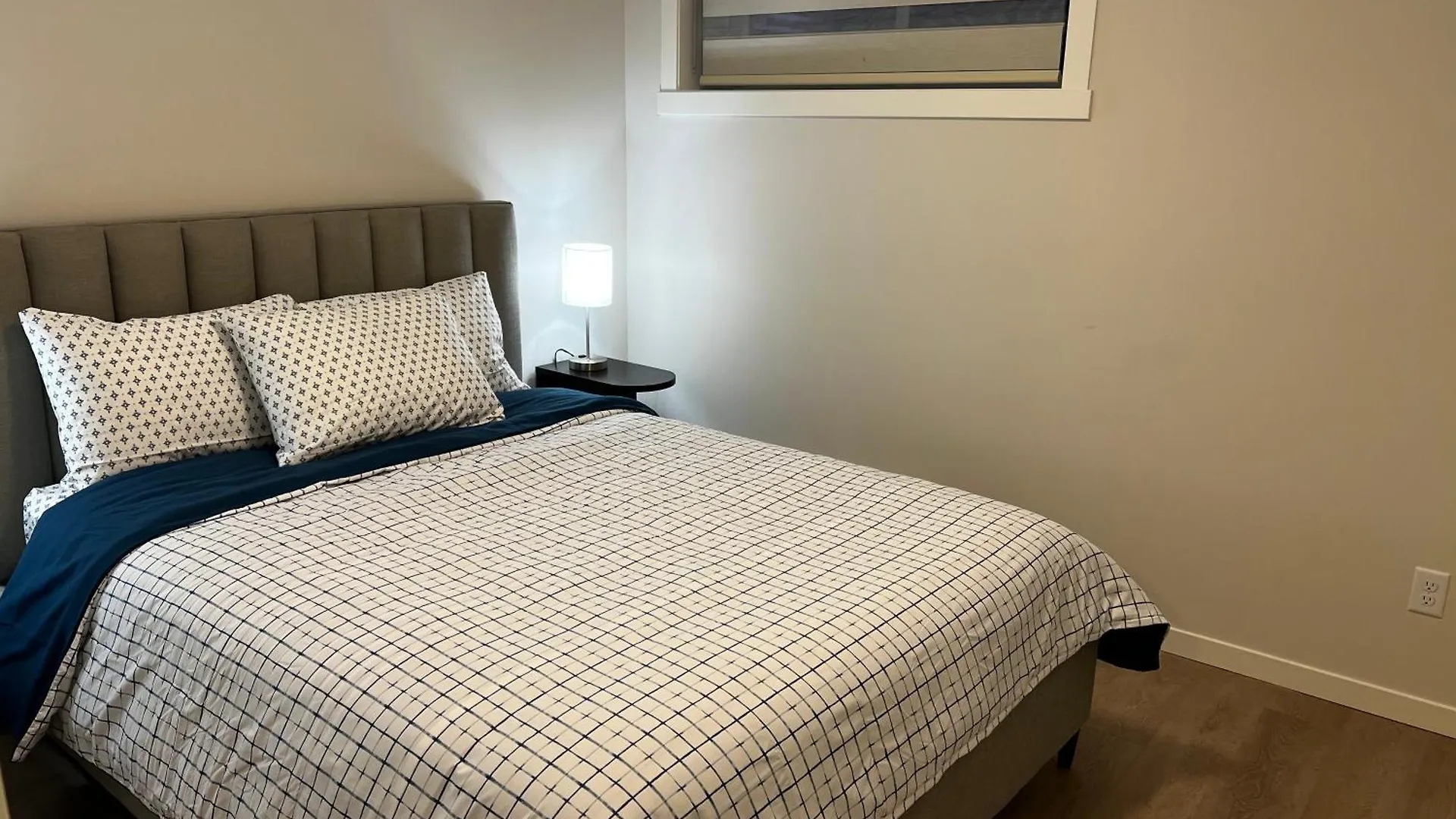The Oasis-A New 1 Bed Suite In Livingston Calgary Close To The Airport Canada