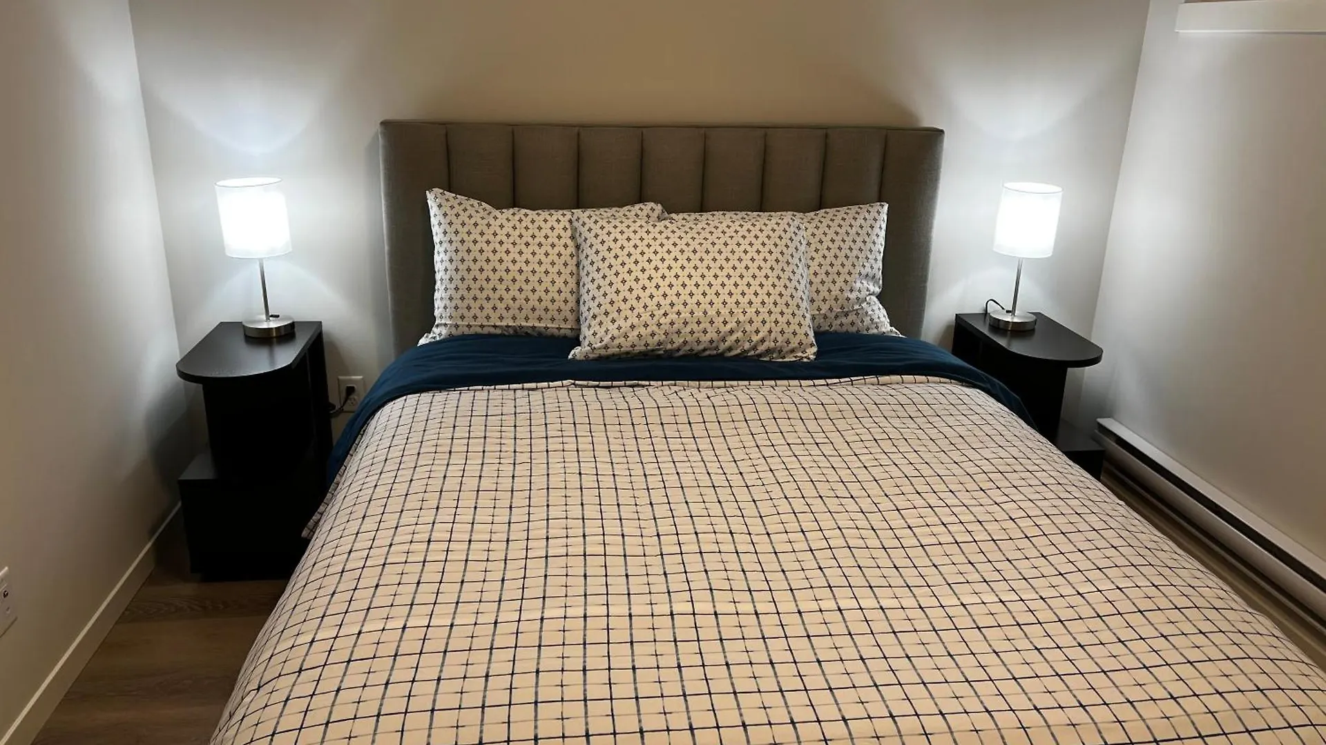 The Oasis-A New 1 Bed Suite In Livingston Calgary Close To The Airport Apartment