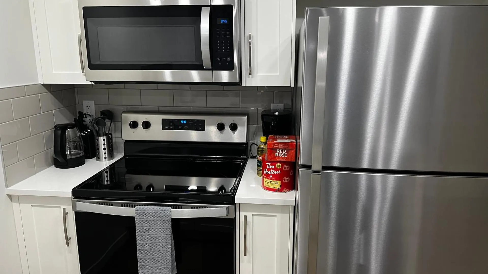 Apartment The Oasis-A New 1 Bed Suite In Livingston Calgary Close To The Airport Canada