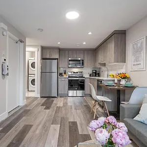 Contemporary 1br Full Kitchen Smarttv Calgary