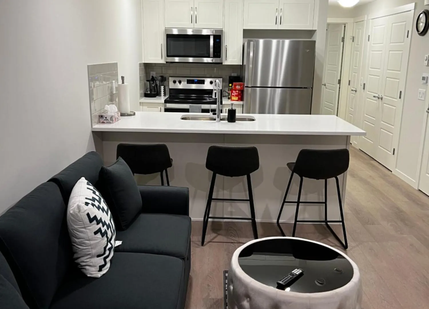 Apartment The Oasis-A New 1 Bed Suite In Livingston Calgary Close To The Airport
